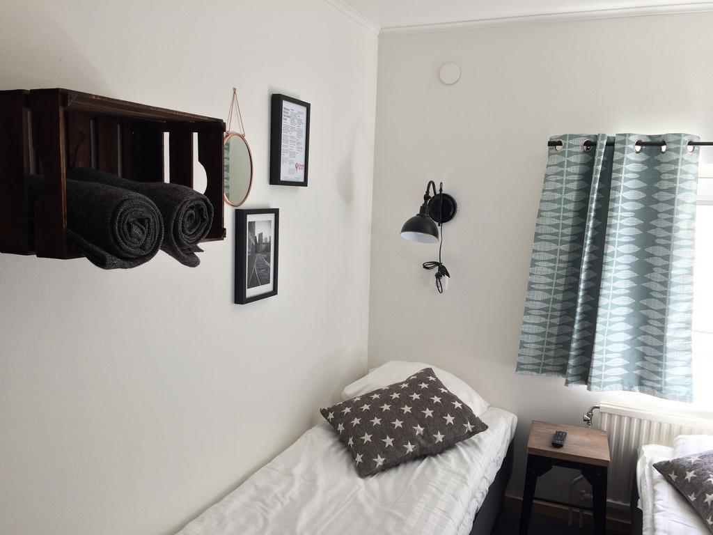 Uncle Joe'S Hostel Visby Room photo